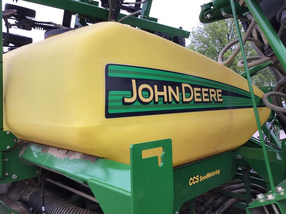 2003 John Deere 1890 Air Seeder