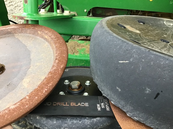 2003 John Deere 1890 Air Seeder