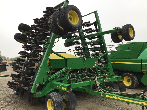 2003 John Deere 1890 Air Seeder