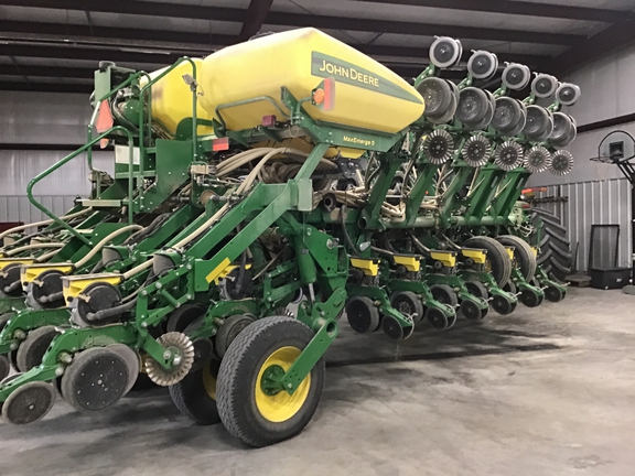 2015 John Deere 1795 Planter