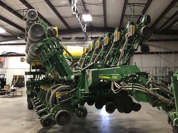 2015 John Deere 1795 Planter