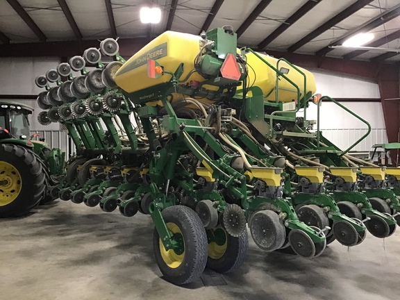 2015 John Deere 1795 Planter