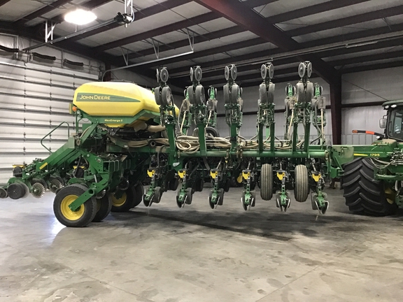 2015 John Deere 1795 Planter