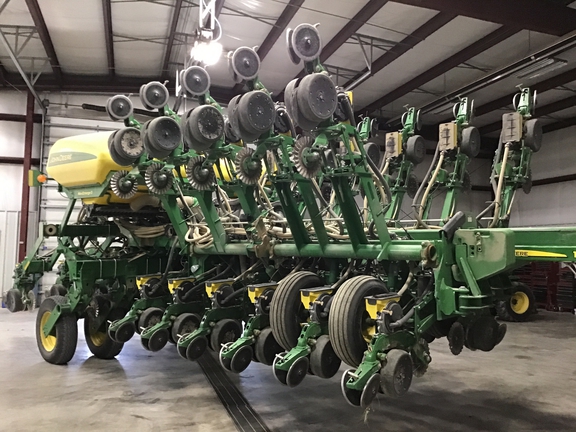 2015 John Deere 1795 Planter