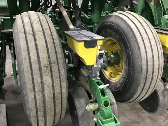 2015 John Deere 1795 Planter