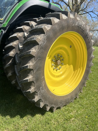 2023 John Deere 7R 230 Tractor