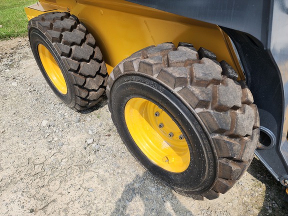 2023 John Deere 324G Skid Steer Loader