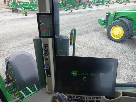 2024 John Deere 7R 230 Tractor