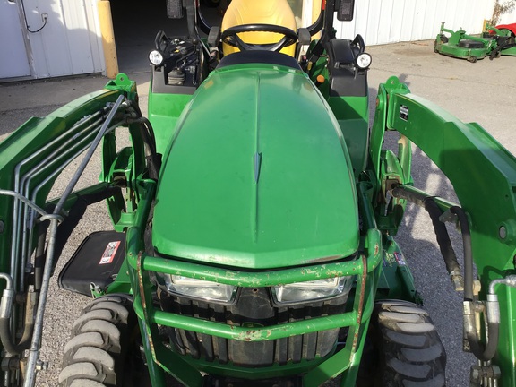 2017 John Deere 2032R Tractor Compact