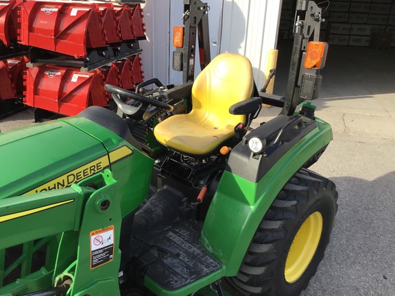 2017 John Deere 2032R Tractor Compact