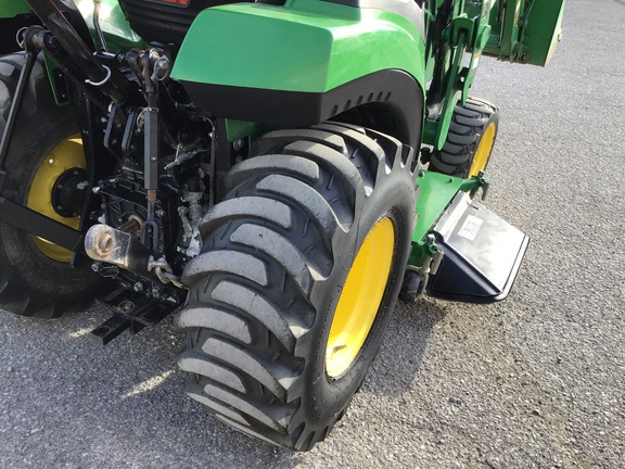 2017 John Deere 2032R Tractor Compact