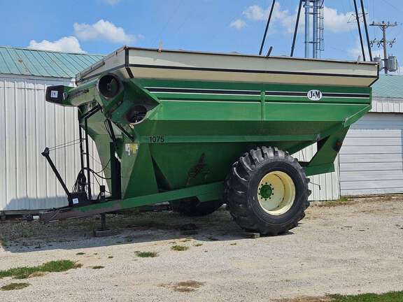 J&M 1075-16 Grain Cart