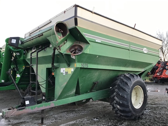 J&M 1075-16 Grain Cart