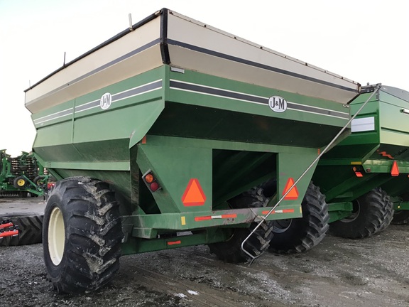 J&M 1075-16 Grain Cart