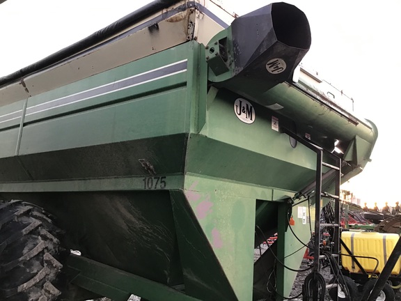 J&M 1075-16 Grain Cart