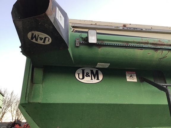 J&M 1075-16 Grain Cart