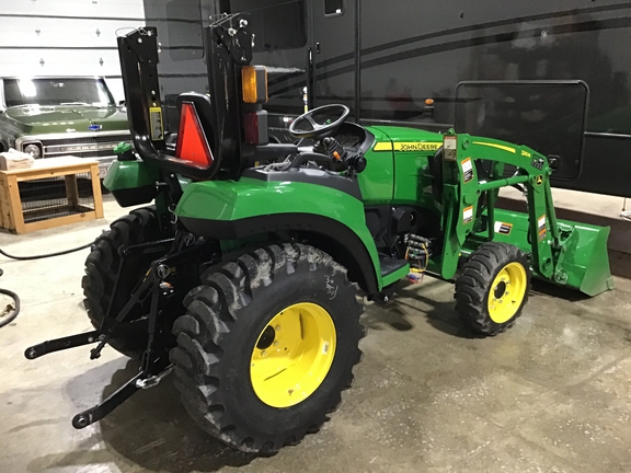 2023 John Deere 2032R Tractor Compact