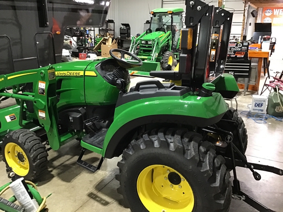 2023 John Deere 2032R Tractor Compact