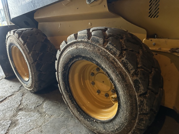 2023 John Deere 324G Skid Steer Loader