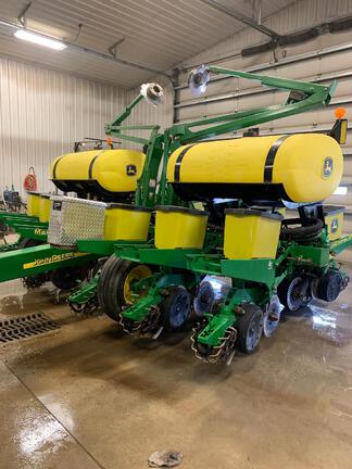 2012 John Deere 1760 Planter