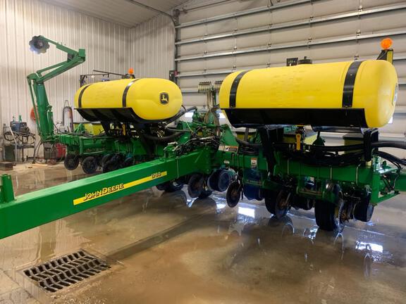 2012 John Deere 1760 Planter