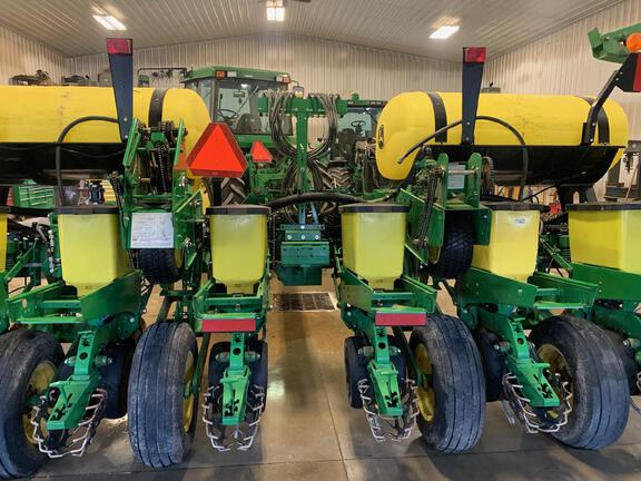 2012 John Deere 1760 Planter