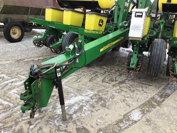 2012 John Deere 1760 Planter