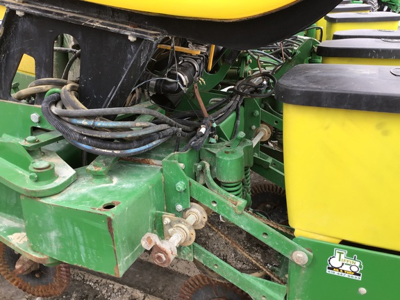 2012 John Deere 1760 Planter