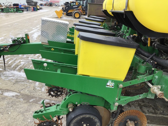 2012 John Deere 1760 Planter