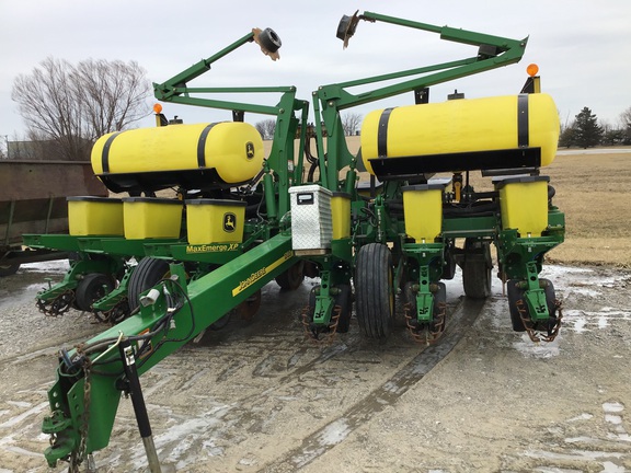 2012 John Deere 1760 Planter