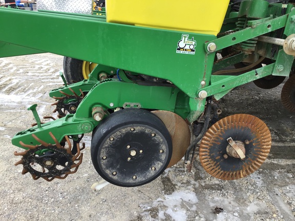 2012 John Deere 1760 Planter