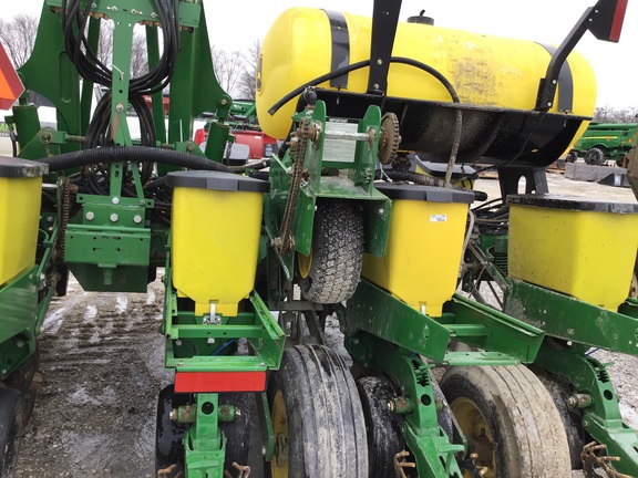 2012 John Deere 1760 Planter