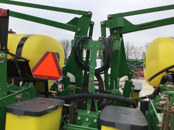 2012 John Deere 1760 Planter