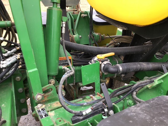 2012 John Deere 1760 Planter