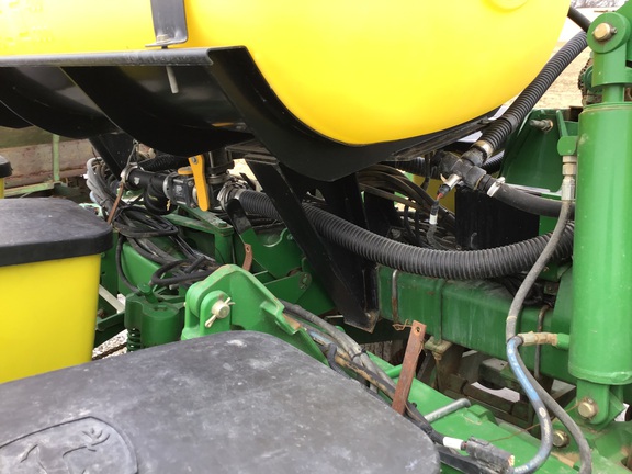 2012 John Deere 1760 Planter