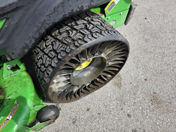 2023 John Deere Z950R Mower/Zero Turn