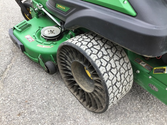 2023 John Deere Z950R Mower/Zero Turn