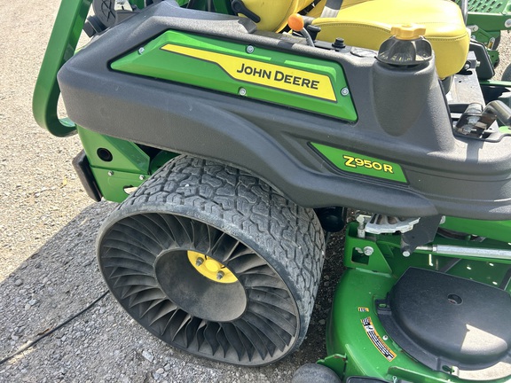 2023 John Deere Z950R Mower/Zero Turn