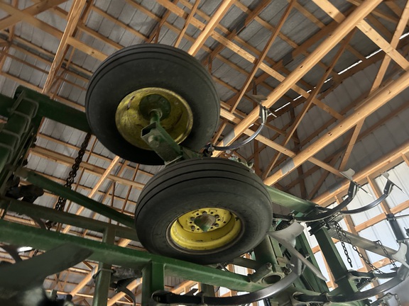 1998 John Deere 985 Field Cultivator