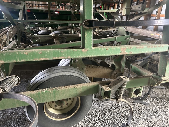 1998 John Deere 985 Field Cultivator