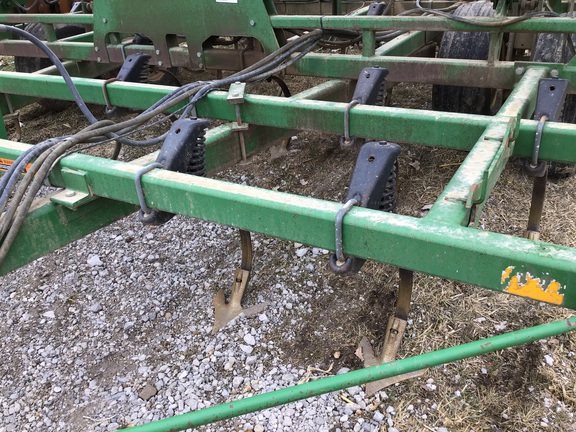 1998 John Deere 985 Field Cultivator