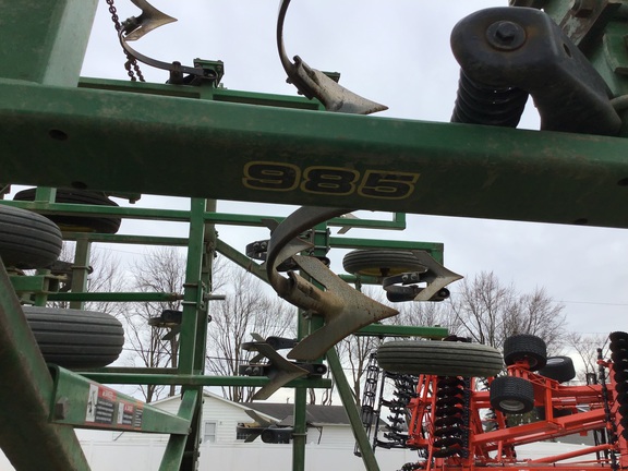 1998 John Deere 985 Field Cultivator