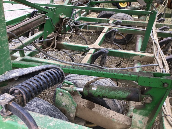 1998 John Deere 985 Field Cultivator