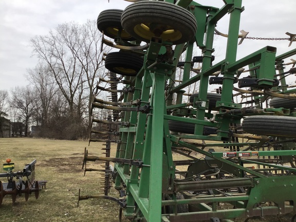 1998 John Deere 985 Field Cultivator