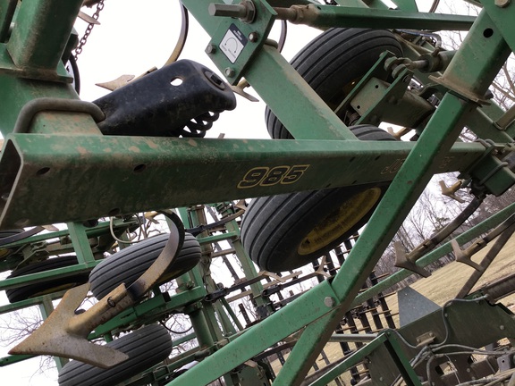 1998 John Deere 985 Field Cultivator