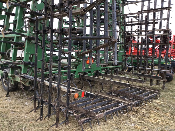 1998 John Deere 985 Field Cultivator