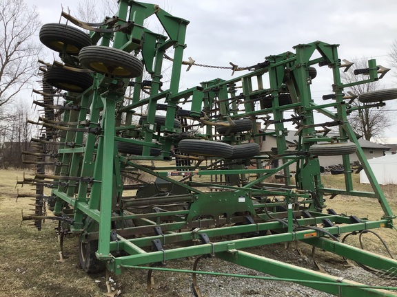 1998 John Deere 985 Field Cultivator