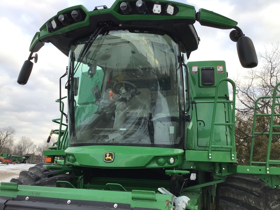 2023 John Deere S780 Combine