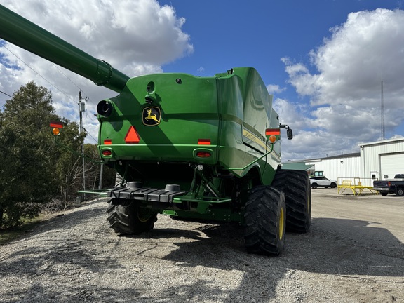 2023 John Deere S780 Combine