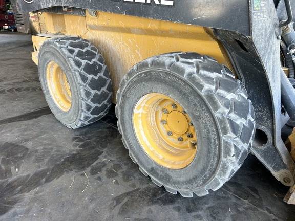 2022 John Deere 324G Skid Steer Loader